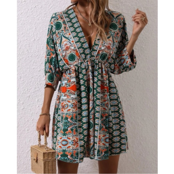 Dresses & Skirts - Boho graphic print batwing sleeve mini dress